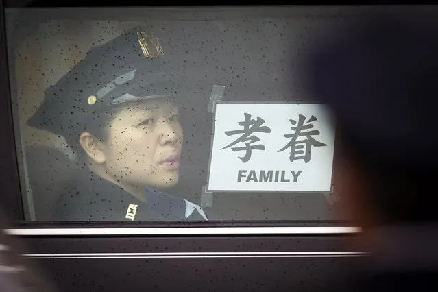 A limo for family members is seen following the funeral of slain New York Police Department officer Wenjian Liu's in the Brooklyn borough of New York January 4, 2015. (Photo by Carlo Allegri/Reuters)