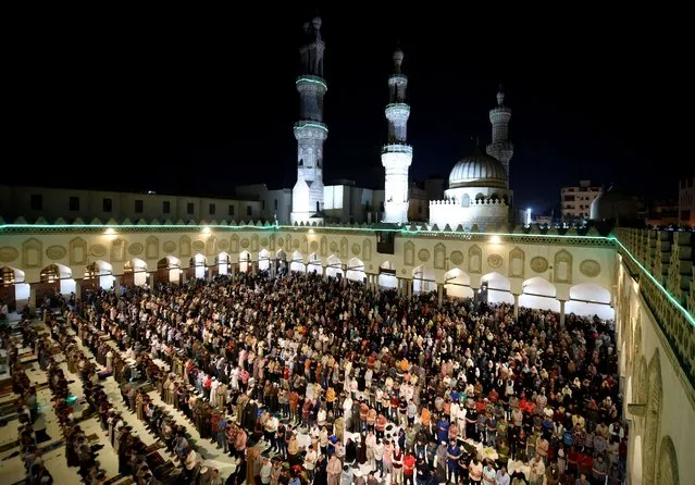 Muslim worshippers take part in evening prayers called “Tarawih” on Laylat al-Qadr (Night of Power), at Al Azhar mosque in the old Islamic area of Cairo, Egypt on April 17, 2023. (Photo by Mohamed Abd El Ghany/Reuters)