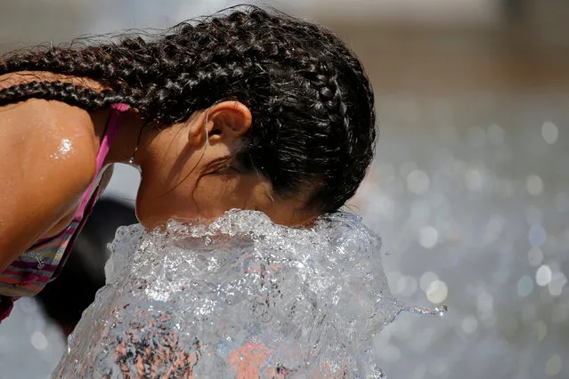 A child cools off in a fountain as a summer heatwave with high temperatures continues in Paris, France, August 3, 2018. (Photo by Regis Duvignau/Reuters)