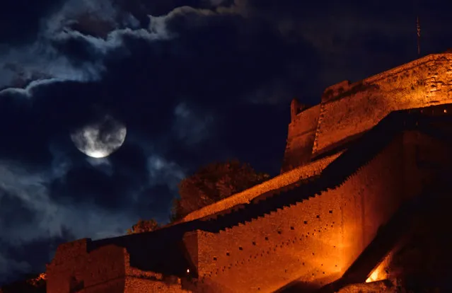 Full moon rising behind Palamidi castle in Nafplio, Greece 25 May 2021. (Photo by Bougiotis Evagelos/EPA/EFE)