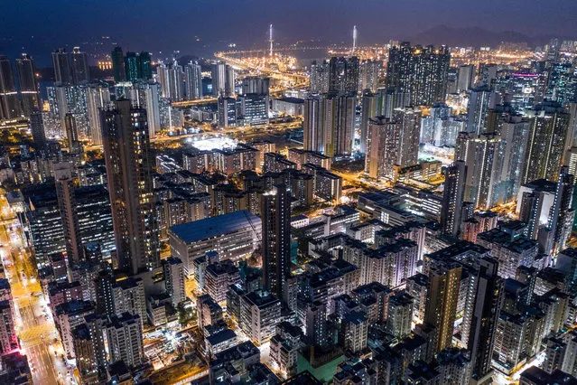 This aerial photo taken on October 23, 2018 shows commercial and residential buildings in Hong Kong at night. (Photo by Dale De La Rey/AFP Photo)