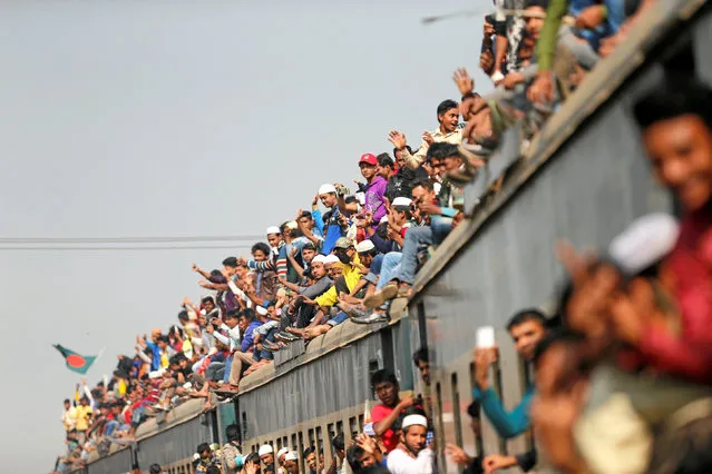 An overcrowded train leaves Tongi rail station after the final prayer of “Bishwa Ijtema”, the world congregation of Muslims, on the banks of the Turag river in Tongi near Dhaka January 15, 2017. (Photo by Mohammad Ponir Hossain/Reuters)