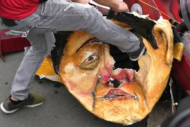 A protester kicks an effigy of Philippine President Ferdinand Marcos Jr. during a rally as they commemorate International Human Rights Day, Saturday, December 10, 2022, in Manila, Philippines. Hundreds of people marched in the Philippine capital on Saturday protesting what they said was a rising number of extrajudicial killings and other injustices under the administration of President Ferdinand Marcos Jr. (Photo by Aaron Favila/AP Photo)