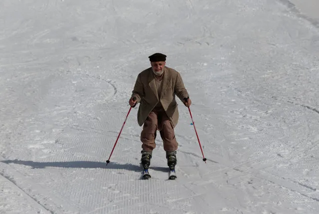 Retired Malam Jabba engineer Akbar Ali skis down the piste at the ski resort in Malam Jabba, Pakistan February 7, 2017. (Photo by Caren Firouz/Reuters)