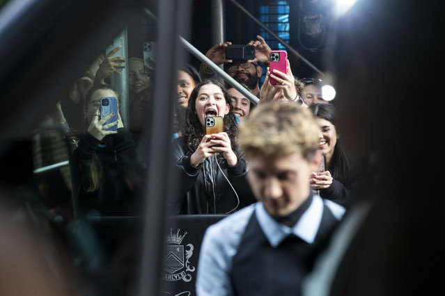 A fan can be seen reacting to Troye Sivan leaving the Carlyle Hotel in NewYork, heading for the Met Gala. May 6 2024 2024. (Photo by Jonas Gustavsson for The Washington Post)