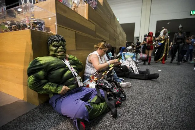 A cosplay enthusiast dressed like the character of The Hulk waits during the 2015 Comic-Con International Convention in San Diego, California July 10, 2015. (Photo by Mario Anzuoni/Reuters)