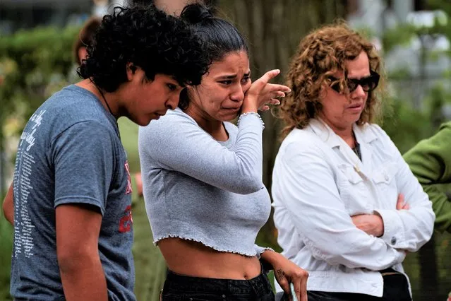 Jazel Ramos, niece of victim Eduardo Uvalde, cries while visiting a memorial site after a mass shooting at a Fourth of July parade in the Chicago suburb of Highland Park, Illinois, U.S. July 6, 2022. (Photo by Cheney Orr/Reuters)