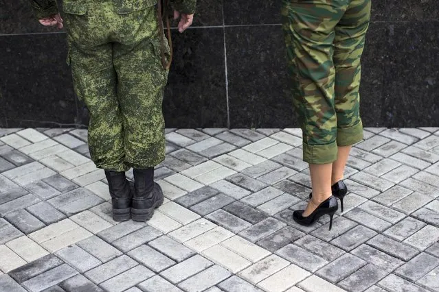 Pro-Russian rebels stand near a monument during a ceremony to honour the World War Two defenders of Donetsk from Nazi forces in Donetsk September 8, 2014. A ceasefire struck between Ukrainian forces and pro-Russian separatists was largely holding on Monday in eastern Ukraine despite sporadic violations, but Europe's security watchdog said the sides must push for a political settlement. (Photo by Marko Djurica/Reuters)