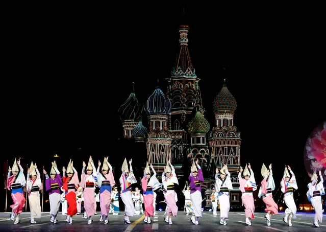 Members of the Awa Odori (Awa Dance) folk group of Japan perform during the International Military Orchestra Music Festival “Spasskaya Tower” media preview in Red Square in Moscow, Russia, August 26, 2016. (Photo by Sergei Karpukhin/Reuters)