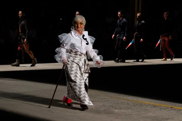 A elderly woman models a creation by Colombian designer Guio Di Colombia during the Walkway Inclusion fashion show in Cali, Colombia on November 29, 2017. People with physical and cognitive disabilities, Afro- descendants, members of the LGBTI community, indigenous people, albinos, size women, homeless people and women deprived of their freedom participate in the Walkway Inclusion Fashion Show, which aims to break paradigms that fashion is only for normal people and generate a space where fashion is for everyone. (Photo by Luis Robayo/AFP Photo)