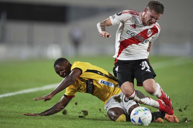 Anibal Chala of Ecuador's Barcelona, left, tackles Franco Mastantuono of Argentina's River Plate during a Copa Libertadores Group B soccer match at Monumental stadium in Buenos Aires, Argentina, Tuesday, April 8, 2025. (Photo by Natacha Pisarenko/AP Photo)