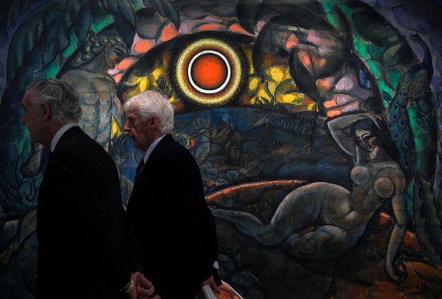 Members of the media walk past “Adam and Eve” by Wladimir Baranoff-Rossine during the press preview of “In the Eye of the Storm” an exhibition on Ukrainian avant-garde art in the first decades of the 20th century at the Thyssen-Bornemisza museum in Madrid on November 28, 2022. Some 70 modern artworks which were removed from Kyiv to protect them from Russian missile strikes that have done huge damage to Ukraine's cultural heritage will go on display 29 November at a Madrid museum. (Photo by Oscar Del Pozo/AFP Photo)