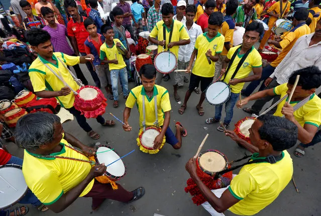 Men beat the traditional Indian drums called “Tasha” to attract the organisers to hire them to perform at the upcoming Hindu festival of Durga Puja in Kolkata, India October 6, 2016. (Photo by Rupak De Chowdhuri/Reuters)