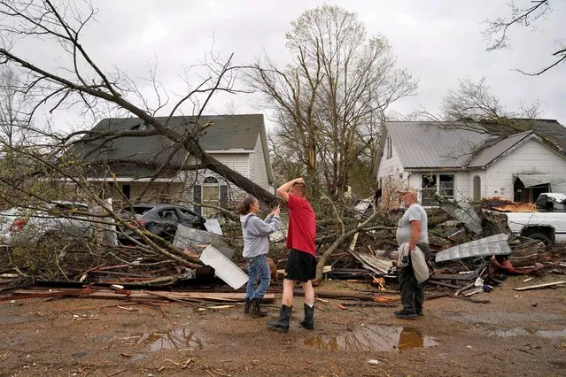 People react as they see the wreckage of their home in the aftermath of a tornado, after a volatile storm system tore through the South and Midwest on Tuesday and Wednesday, in Glenallen, Missouri, U.S. April 5, 2023. (Photo by Cheney Orr/Reuters)