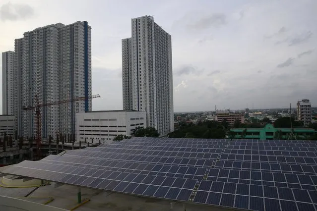 Solar panels are seen on the roof deck of a mall in Quezon city, metro Manila July 13, 2015. (Photo by Romeo Ranoco/Reuters)