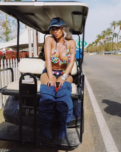 American rapper Diamonté Quiava Valentin Harper, known professionally as Saweetie in the second decade of April 2023 hitches a ride in a golf cart. (Photo by saweetie/Instagram)