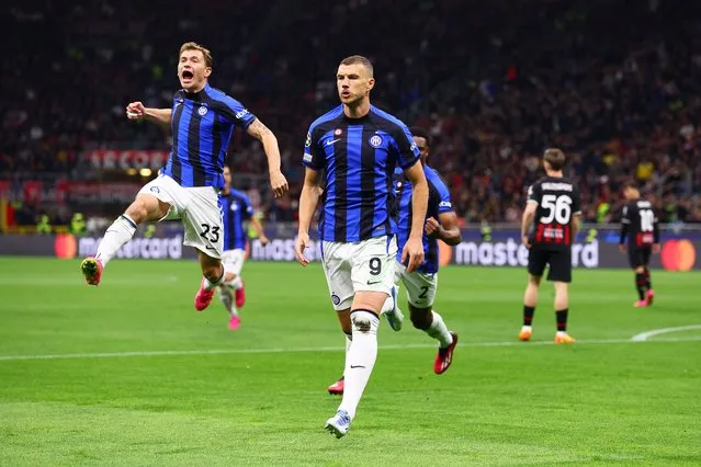 Edin Dzeko of FC Internazionale celebrates with teammates after scoring the team's first goal during the UEFA Champions League semi-final first leg match between AC Milan and FC Internazionale at San Siro on May 10, 2023 in Milan, Italy. (Photo by Clive Rose/Getty Images)