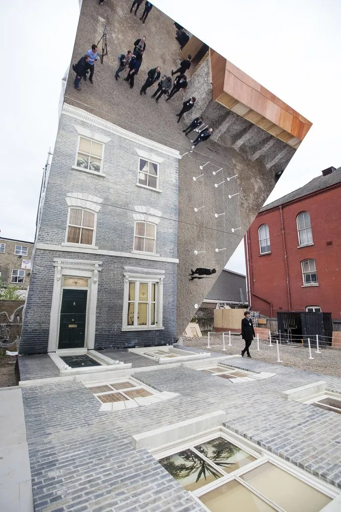 Leandro Erlich Creates a House of Mirrors
