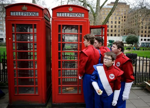 Performers stand at a telephone box at the start of the New Year's Day Parade in London January 1, 2016. (Photo by Kevin Coombs/Reuters)