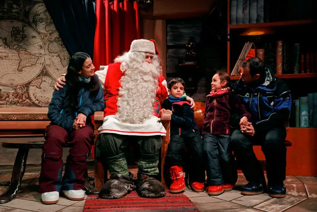 Santa Claus talks to the Caballero family from Itay at Santa Claus' Village in the Arctic Circle near Rovaniemi, Finalnd December 15, 2016. (Photo by Pawel Kopczynski/Reuters)