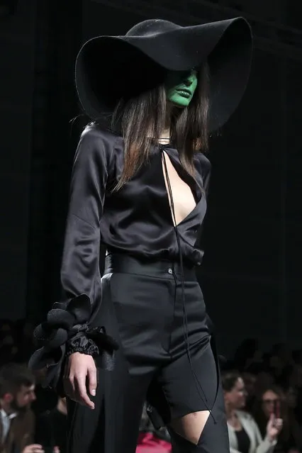 A model displays a creation by Bosnian designer Lidija Kolovrat on the second day of the Lisbon Fashion Week, at the Carlos Lopes Pavillion in Lisbon, Portugal, 09 March 2019. (Photo by Miguel A. Lopes/EPA/EFE)