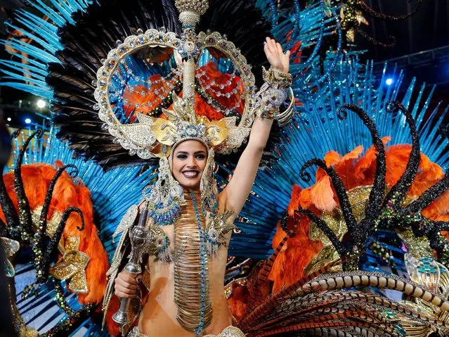 Amanda Perdomo celebrates after being elected Queen of the 2013 Santa Cruz carnival on February 26, 2014 in Santa Cruz de Tenerife on the Canary island of Tenerife, Spain. The Carnival of Santa Cruz de Tenerife brings every year thousands of revellers. Santa Cruz is the closest European equivalent to the Brazilian Carnival from Rio Janeiro. (Photo by Pablo Blazquez Dominguez/Getty Images)