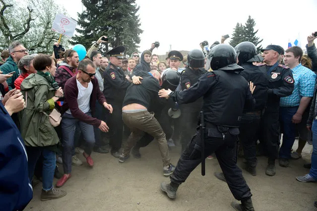 Police clash with participants of an unauthorised rally in St Petersburg, Russia on Monday, June 12, 2017. (Photo by Olga Maltseva/AFP Photo)