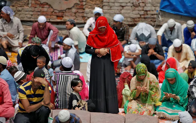 Muslims offer prayers during the last Friday of the holy fasting month of Ramadan, outside Jama Masjid (Grand Mosque) in the old quarters of Delhi, June 23, 2017. (Photo by Cathal McNaughton/Reuters)