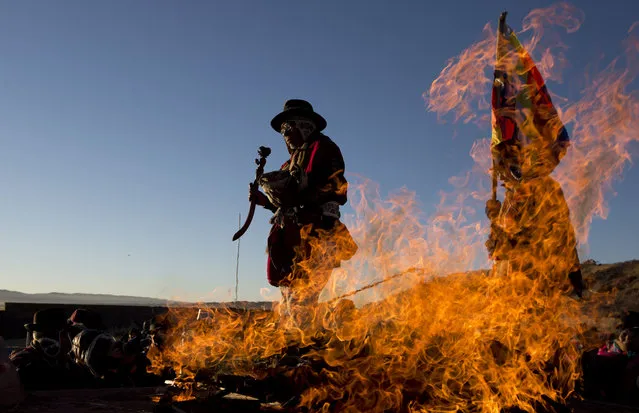 Andean religious leaders perform a New Year's ritual in the ruins of the ancient city Tiwanaku, Bolivia, early Tuesday, June 21, 2016. Bolivia's Aymara Indians are celebrating the year 5,524 as well as the Southern Hemisphere's winter solstice, which marks the start of a new agricultural cycle. (Photo by Juan Karita/AP Photo)