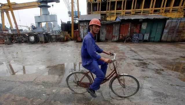 A worker returns home after work at Pha Rung shipyard in Vietnam's port city of Hai Phong, east of Hanoi October 4, 2016. (Photo by Reuters/Kham)