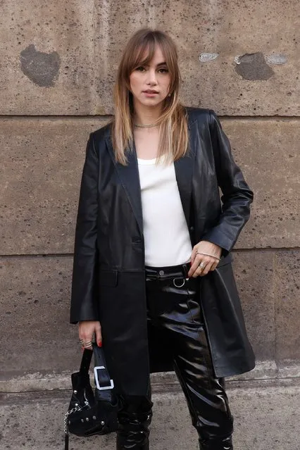 English model Suki Waterhouse is seen arriving at the Zadig & Voltaire Fall Winter 2022 2023 show on June 17, 2022 in Paris, France. (Photo by Pierre Suu/GC Images)