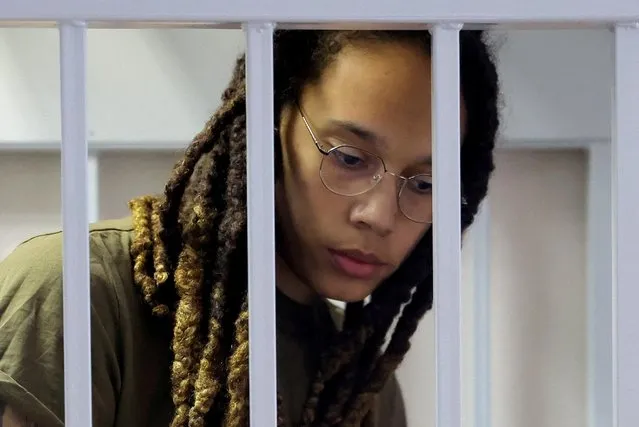 US basketball player Brittney Griner stands in a defendants' cage before a court hearing during her trial on charges of drug smuggling, in Khimki, outside Moscow on August 2, 2022. Griner was detained at Moscow's Sheremetyevo airport in February 2022 just days before Moscow launched its offensive in Ukraine. She was charged with drug smuggling for possessing vape cartridges with cannabis oil. Speaking at the trial on July 27, Griner said she still did not know how the cartridges ended up in her bag. (Photo by Evgenia Novozhenina/Pool via AFP Photo)