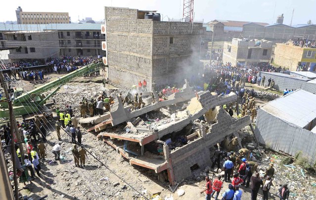 Rescuers search for survivors in the rubble of a collapsed residential building in Makongeni estate in Kenya's capital Nairobi December 17, 2014. (Photo by Noor Khamis/Reuters)