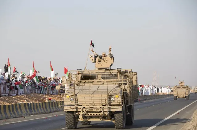 A member of the United Arab Emirates armed forces gestures to the crowd as the first batch of UAE military personnel returns from Yemen in Abu Dhabi, November 7, 2015. (Photo by Reuters/United Arab Emirates News Agency WAM)