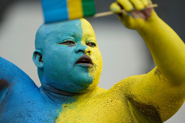 A fan of Rwanda waits for the start of a World Cup 2026 group C qualifying soccer match between South Africa and Rwanda at Mbombela Stadium, in Nelspruit, South Africa, Tuesday, October 14, 2025. (Photo by Themba Hadebe/AP Photo)