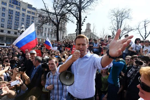 Russian opposition leader Alexei Navalny addresses supporters during an unauthorized anti-Putin rally on May 5, 2018 in Moscow, two days ahead of Vladimir Putin's inauguration for a fourth Kremlin term. (Photo by Kirill Kudryavtsev/AFP Photo)