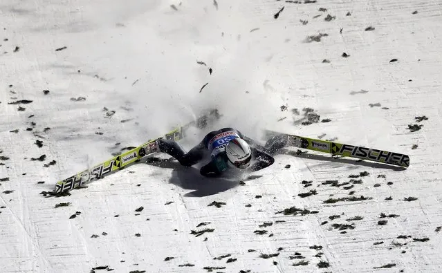 Simon Ammann from Switzerland crashes during the final jumping of the 63rd four-hills Ski jumping tournament in Bischofshofen, January 6, 2015. (Photo by Dominic Ebenbichler/Reuters)