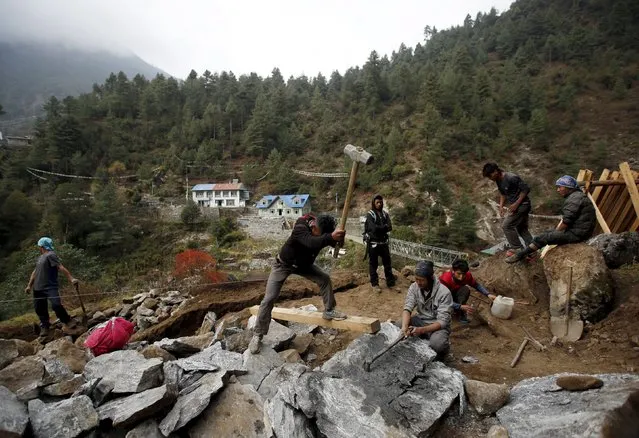 Men work to break stones to build houses after the earthquake earlier this year in Solukhumbu District, also known as the Everest region, in this picture taken November 28, 2015. (Photo by Navesh Chitrakar/Reuters)