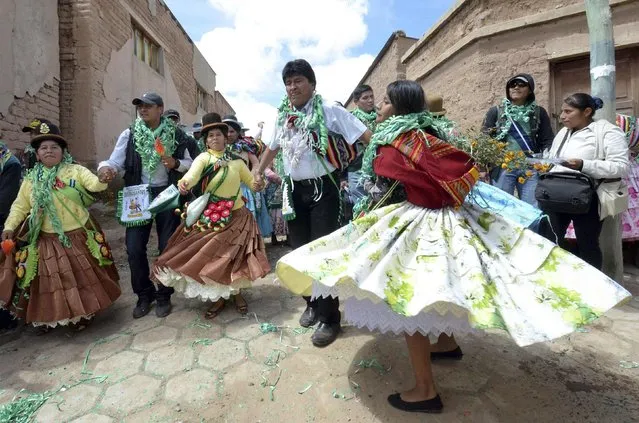 Bolivian President Evo Morales (C) dances as he takes part in Carnival celebrations in his hometown of Orinoca, in Oruro Department,  February 16, 2015. (Photo by Reuters/ABI/Bolivian Presidency)
