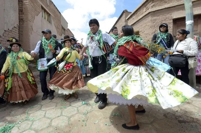 Bolivian President Evo Morales (C) dances as he takes part in Carnival celebrations in his hometown of Orinoca, in Oruro Department, February 16, 2015. (Photo by Reuters/ABI/Bolivian Presidency)
