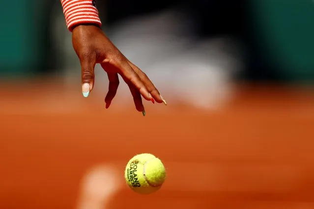 General view as the hand of Cori Gauff of the U.S. is seen during her fourth round match against Tunisia 's Ons Jabeur in Paris, France on June 7, 2021. (Photo by Christian Hartmann/Reuters)