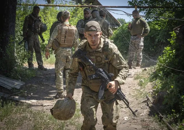Ukrainian soldiers attend their positions, in the Donetsk region, Ukraine, Saturday, July 2, 2022. (Photo by Efrem Lukatsky/AP Photo)