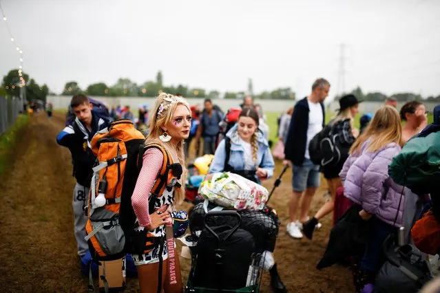 People queue as they arrive for Glastonbury Festival at Worthy farm in Somerset, Britain on June 26, 2019. (Photo by Henry Nicholls/Reuters)