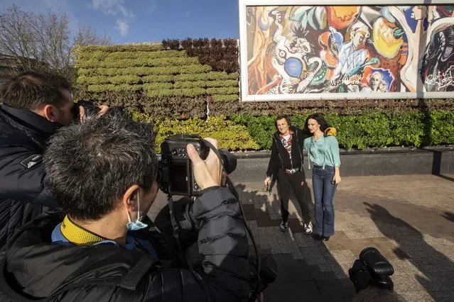 British musician and painter Ronnie Wood poses for photographers with his wife Sally Wood, at a photo call to unveil his new artwork entitled “Abstract Performance” at Wood Lane, west London on Tuesday, February 1, 2022. (Photo by Joel C. Ryan/Invision/AP Photop)