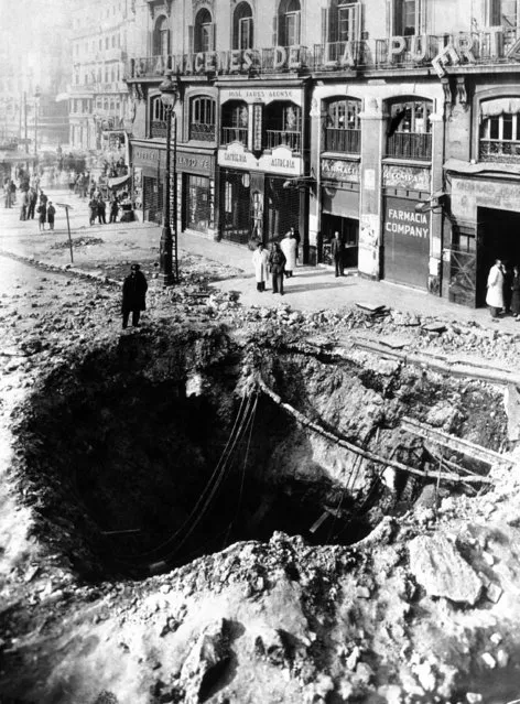 Madrid, the Spanish metropolis, however is being shelled and bombarded almost every day. Destruction caused by air raids, on December 22, 1938. (Photo by AP Photo)