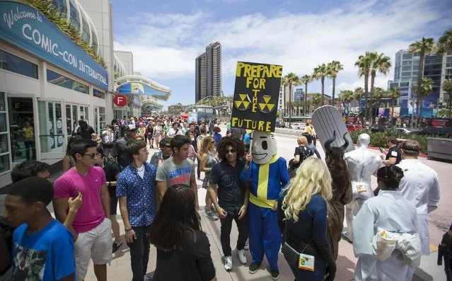 People walk outside convention center during the 2015 Comic-Con International Convention in San Diego, California July 10, 2015. (Photo by Mario Anzuoni/Reuters)