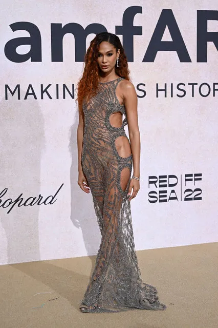Puerto Rican model Joan Smalls arrives on May 26, 2022 to attend the annual amfAR Cinema Against AIDS Cannes Gala at the Hotel du Cap-Eden-Roc in Cap d'Antibes, southern France, on the sidelines of the 75th Cannes Film Festival. (Photo by Patricia De Melo Moreira/AFP Photo)