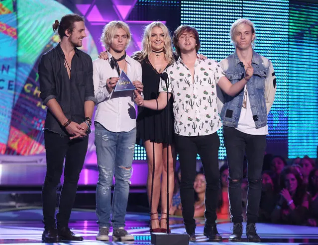 Rocky Lynch, Ross Lynch, Rydel Lynch, Ellington Ratliff and Riker Lynch of the group “R5” present the choice summer song award at the Teen Choice Awards at the Galen Center on Sunday, August 16, 2015, in Los Angeles. (Photo by Matt Sayles/Invision/AP Photo)
