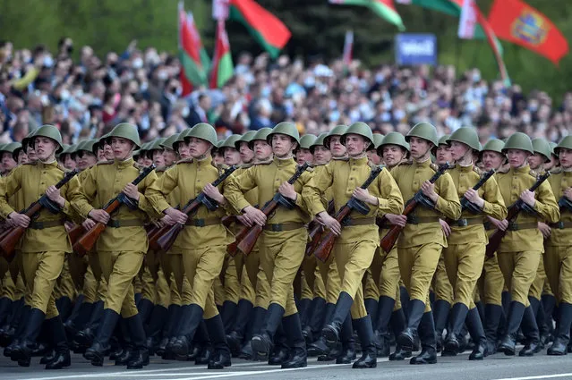 Belarus' servicemen wearing historical uniforms take part in a military parade to mark the 75th anniversary of the Soviet Union's victory over Nazi Germany in World War Two, in Minsk on May 9, 2020. (Photo by Sergei Gapon/AFP Photo)