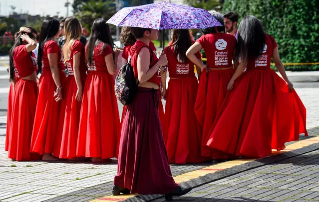 Hundreds of women perform during the fourth edition of the “Not even with the petal of a rose” festival as part of the commemoration of the International Day for the Elimination of Violence against Women, in Bogota on November 25, 2017. (Photo by Raul Arboleda/AFP Photo)